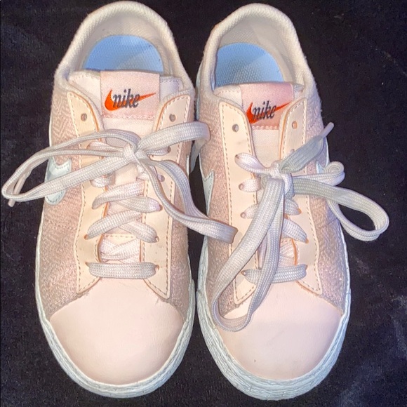 Nike toddler peach shoes size 12 - Picture 2 of 8